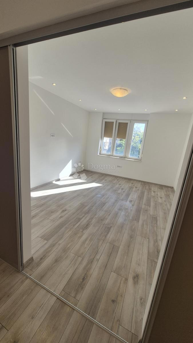 Appartamento con due camere da letto nel centro di Pola, superficie 72,83 m2 