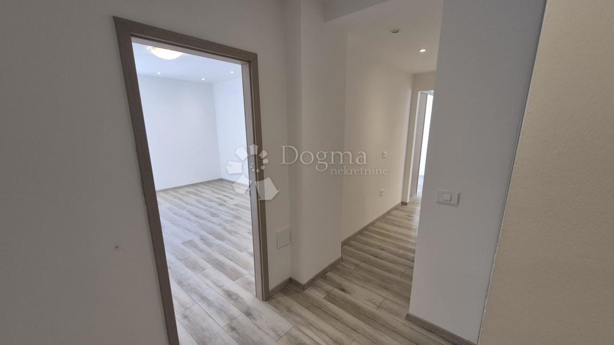 Appartamento con due camere da letto nel centro di Pola, superficie 72,83 m2 