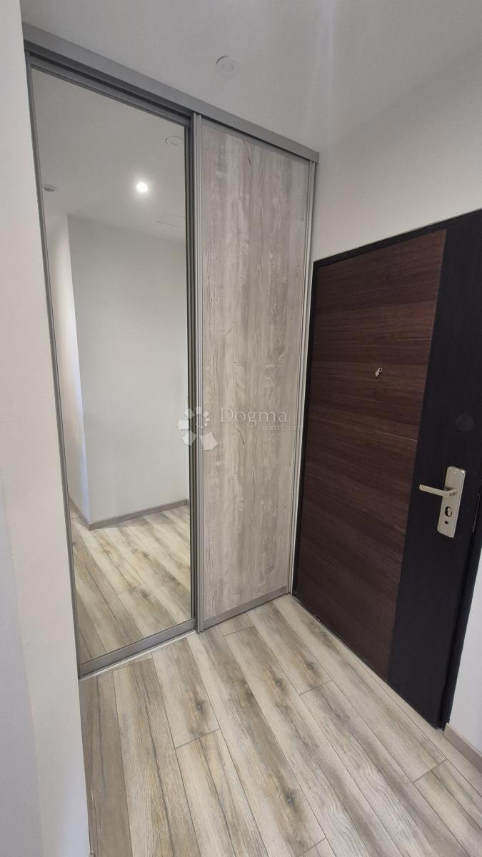 Appartamento con due camere da letto nel centro di Pola, superficie 72,83 m2 