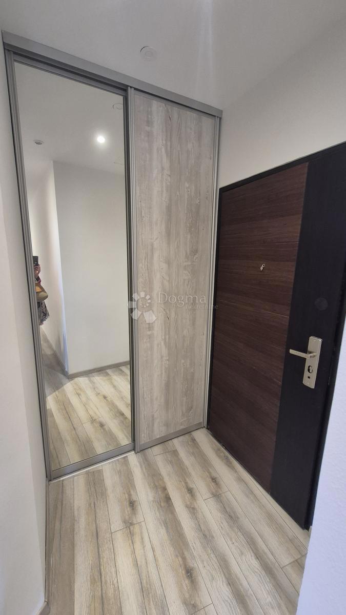 Appartamento con due camere da letto nel centro di Pola, superficie 72,83 m2 