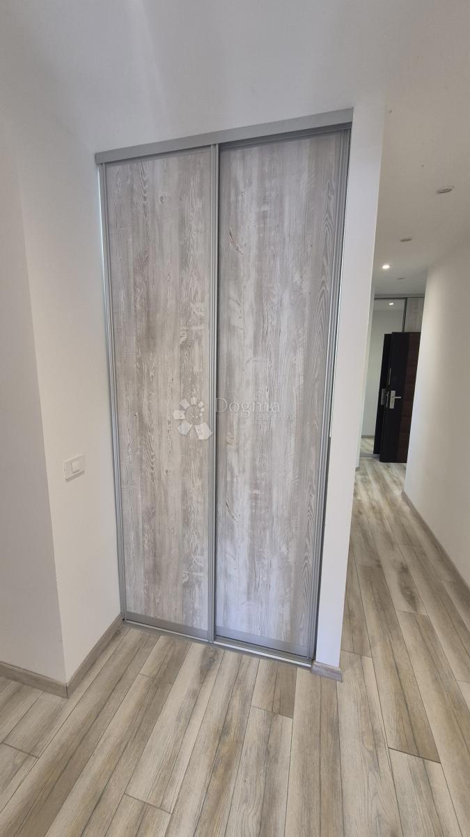 Appartamento con due camere da letto nel centro di Pola, superficie 72,83 m2 