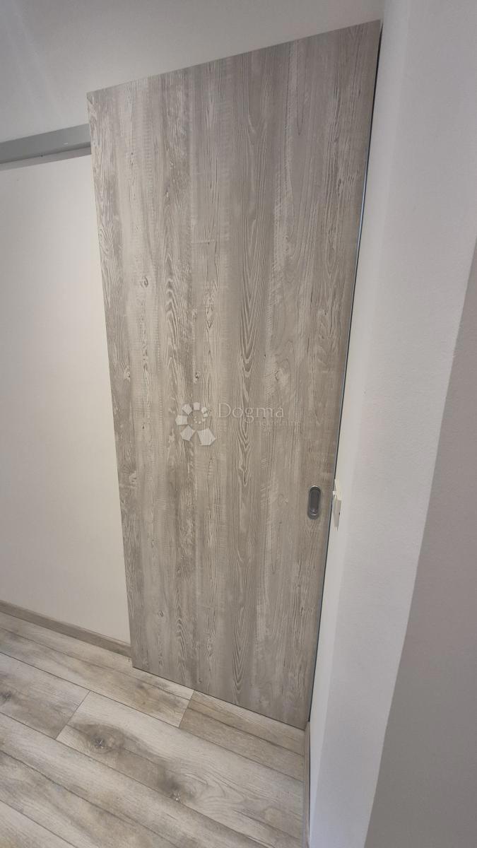 Appartamento con due camere da letto nel centro di Pola, superficie 72,83 m2 