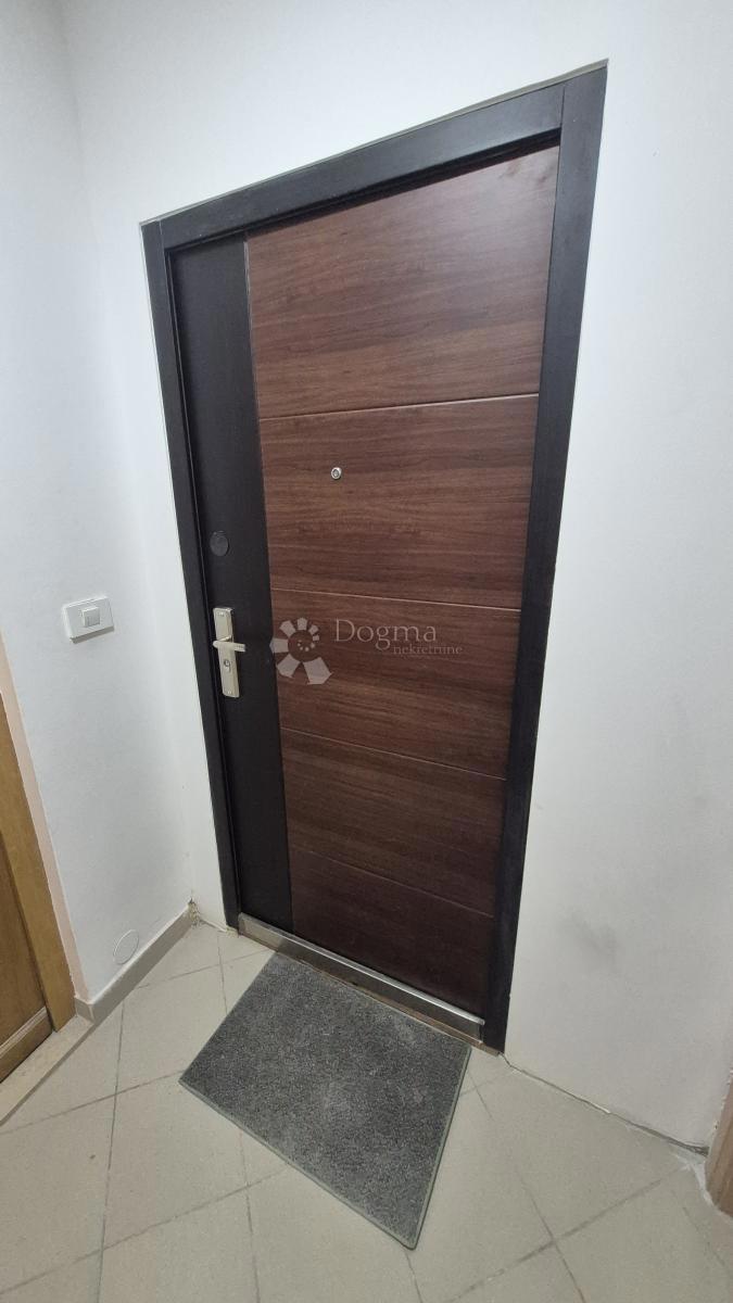 Appartamento con due camere da letto nel centro di Pola, superficie 72,83 m2 