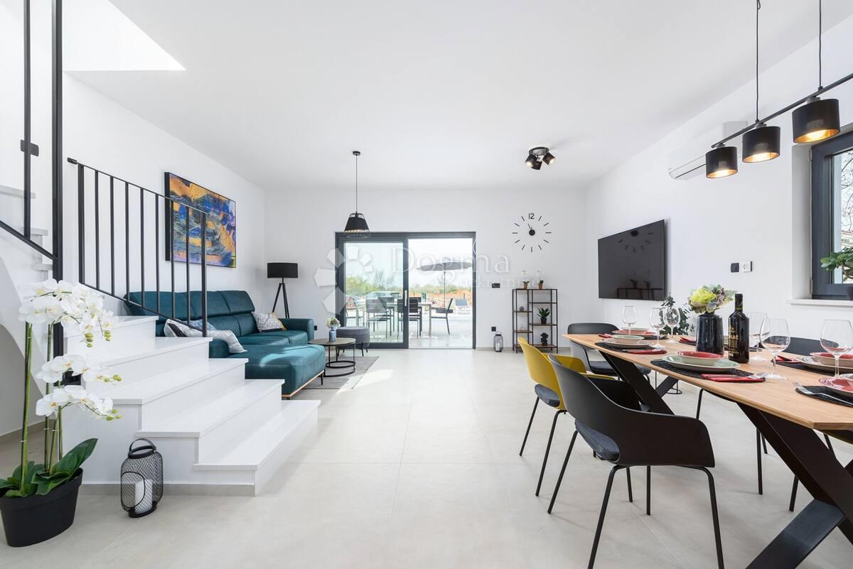 VILLA MODERNA CON PISCINA E JACUZZI - Parenzo