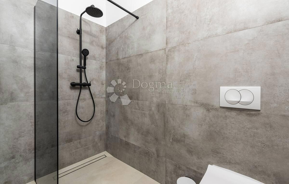 VILLA MODERNA CON PISCINA E JACUZZI - Parenzo