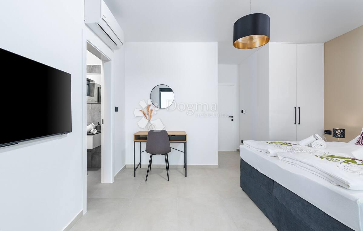 VILLA MODERNA CON PISCINA E JACUZZI - Parenzo