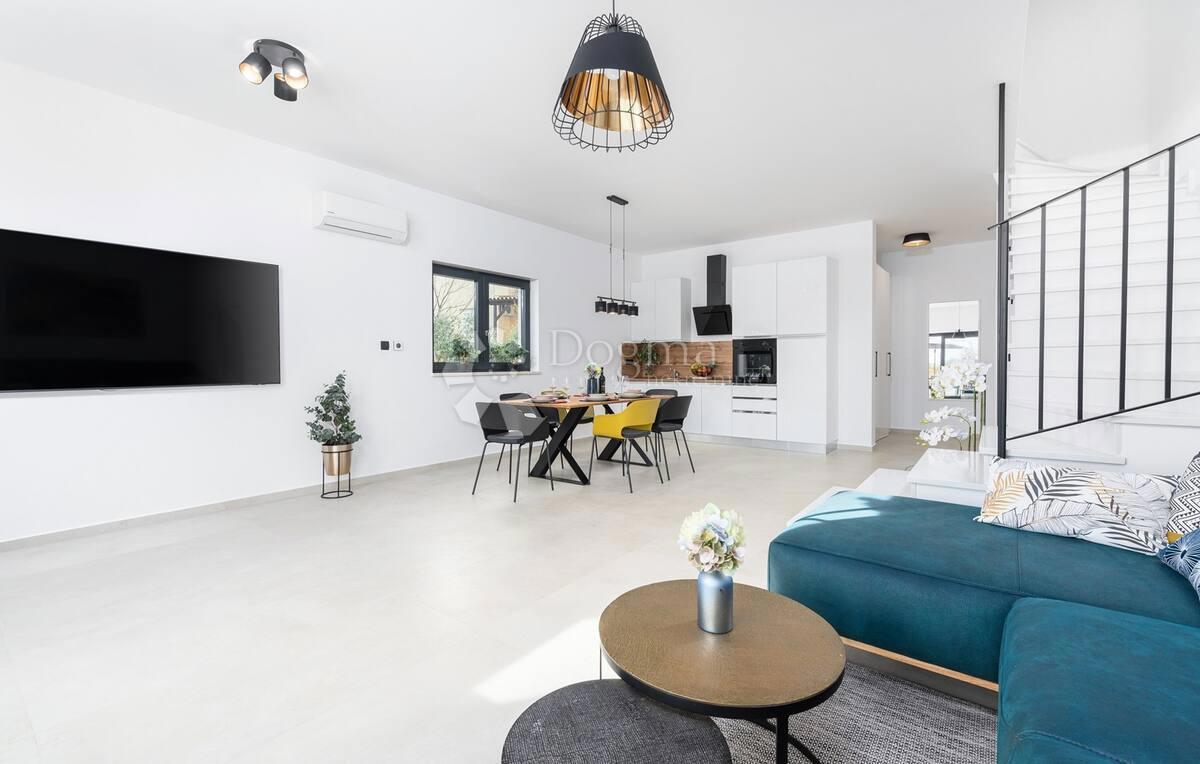 VILLA MODERNA CON PISCINA E JACUZZI - Parenzo