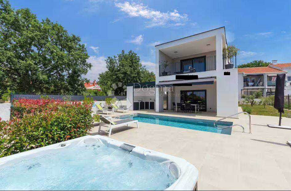 VILLA MODERNA CON PISCINA E JACUZZI - Parenzo