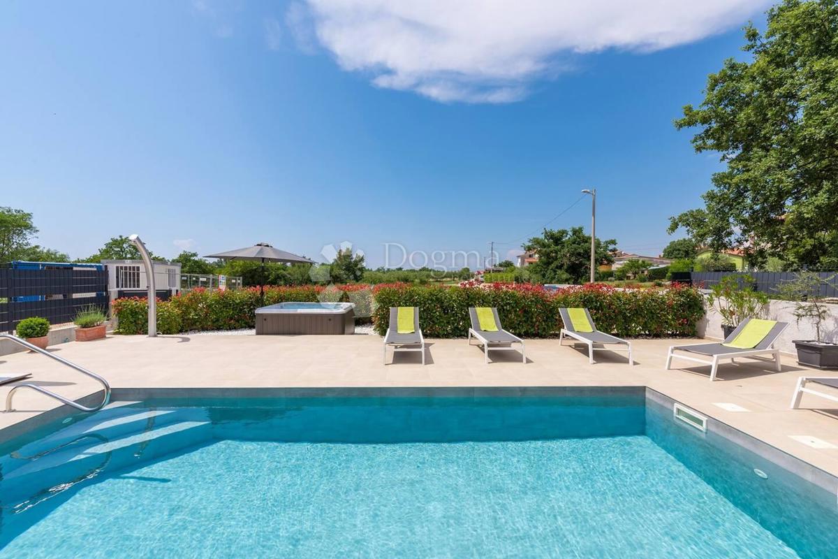 VILLA MODERNA CON PISCINA E JACUZZI - Parenzo