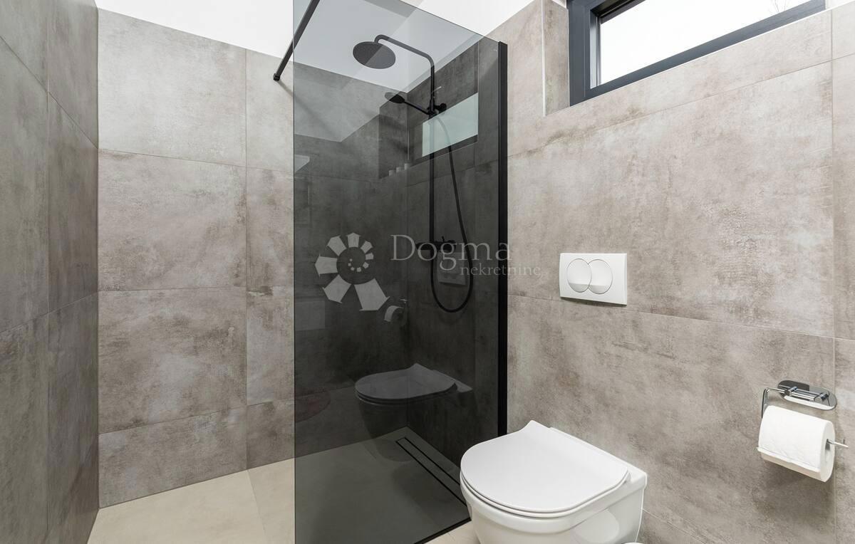 VILLA MODERNA CON PISCINA E JACUZZI - Parenzo