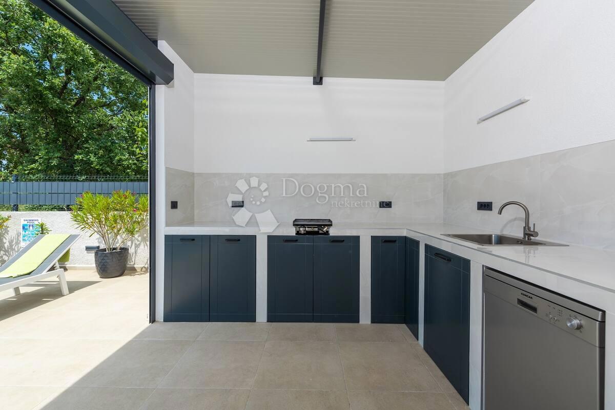 VILLA MODERNA CON PISCINA E JACUZZI - Parenzo