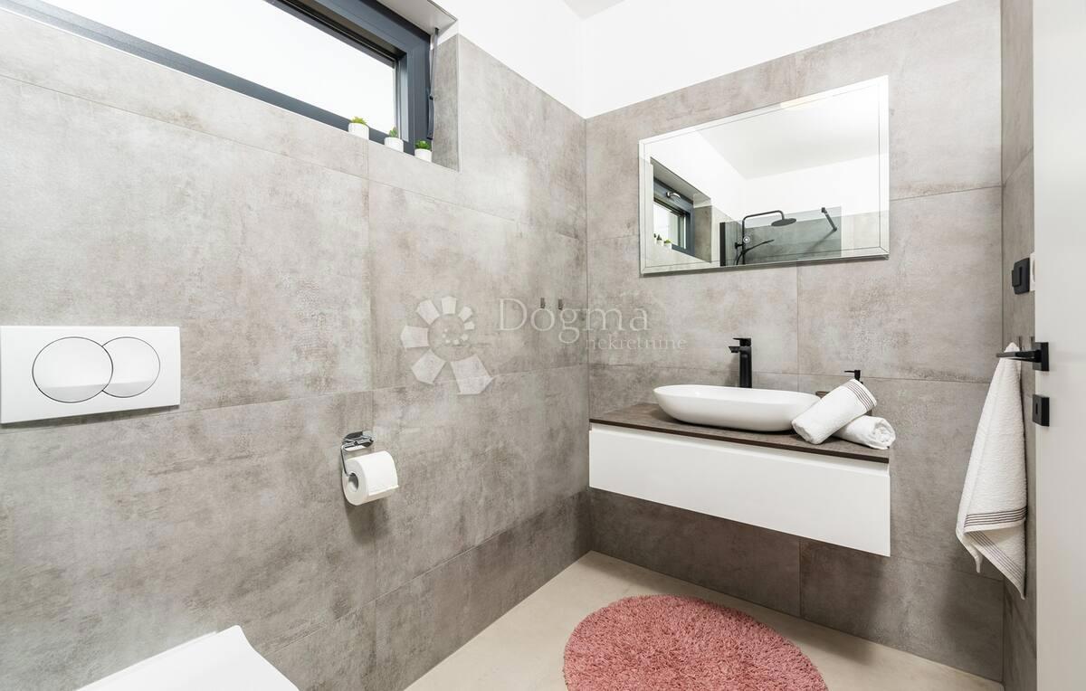 VILLA MODERNA CON PISCINA E JACUZZI - Parenzo