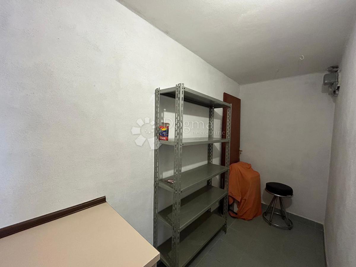 Spaziosa casa con quattro unità abitative, garage e splendido giardino – a solo 1 km dal centro di Umago e dalla spiaggia