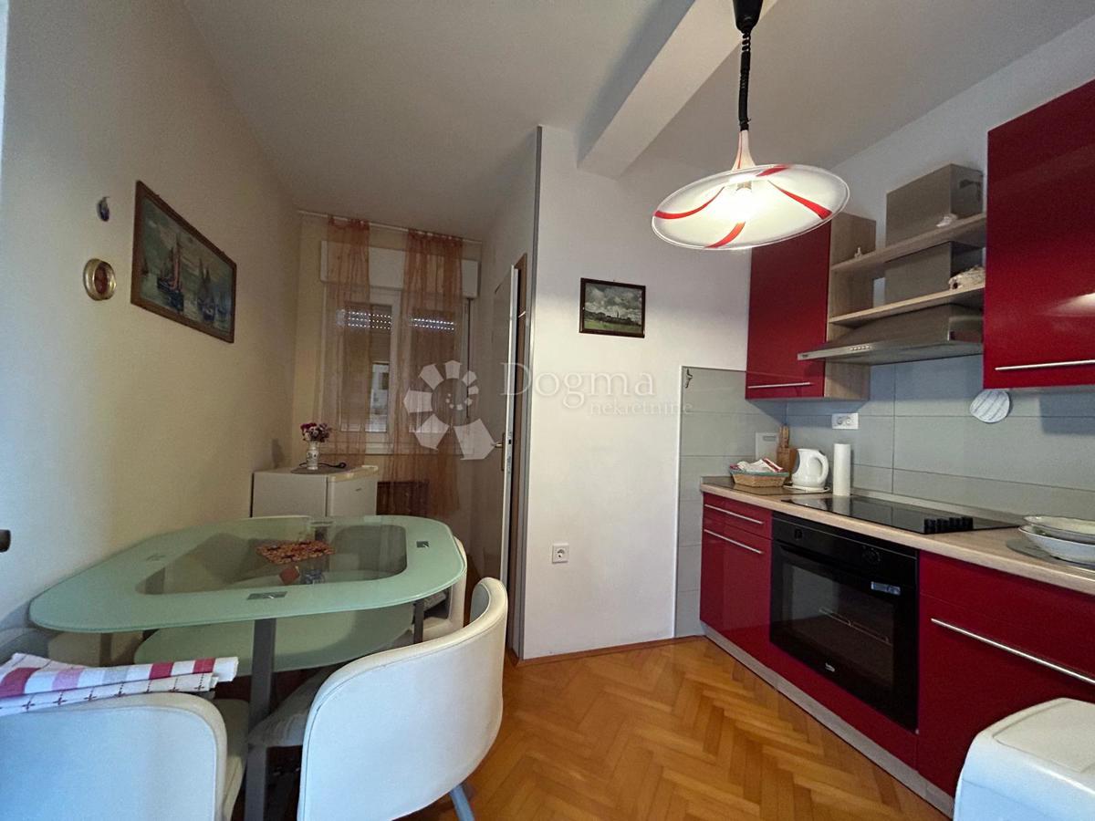 Spaziosa casa con quattro unità abitative, garage e splendido giardino – a solo 1 km dal centro di Umago e dalla spiaggia