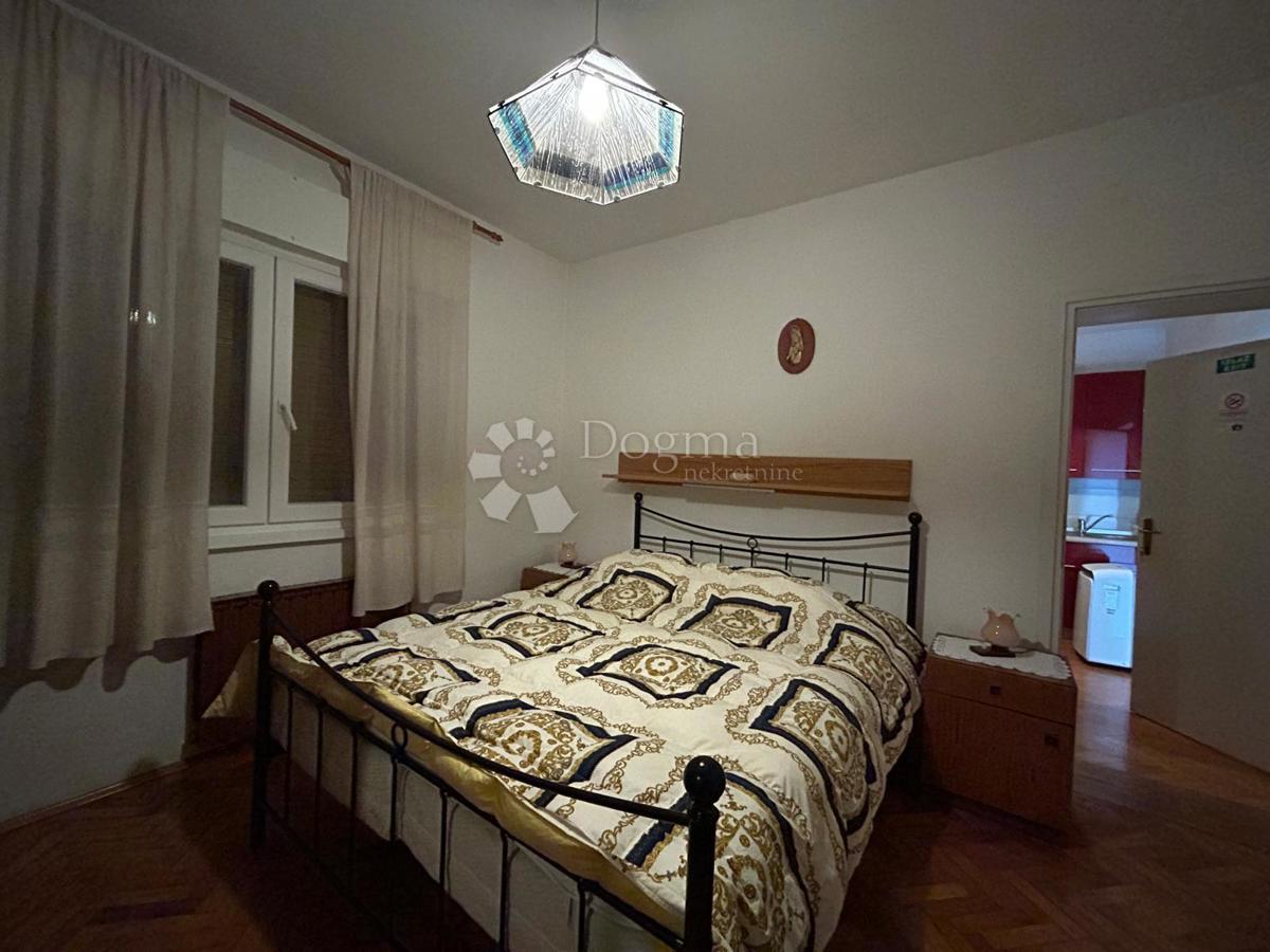 Spaziosa casa con quattro unità abitative, garage e splendido giardino – a solo 1 km dal centro di Umago e dalla spiaggia