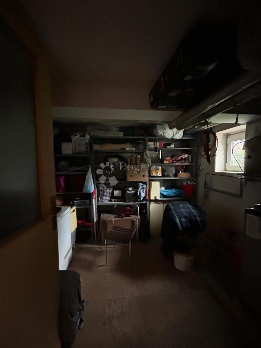 Spaziosa casa con quattro unità abitative, garage e splendido giardino – a solo 1 km dal centro di Umago e dalla spiaggia