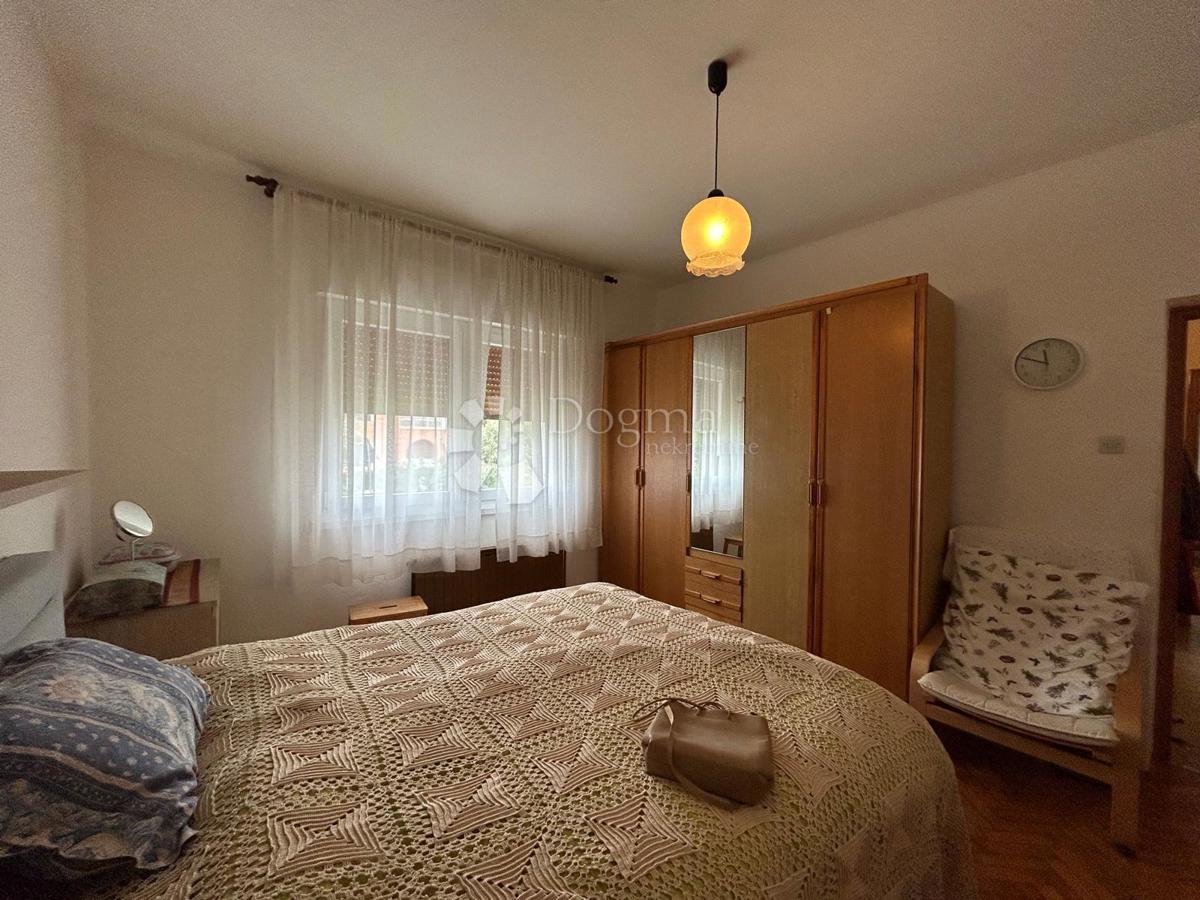 Spaziosa casa con quattro unità abitative, garage e splendido giardino – a solo 1 km dal centro di Umago e dalla spiaggia