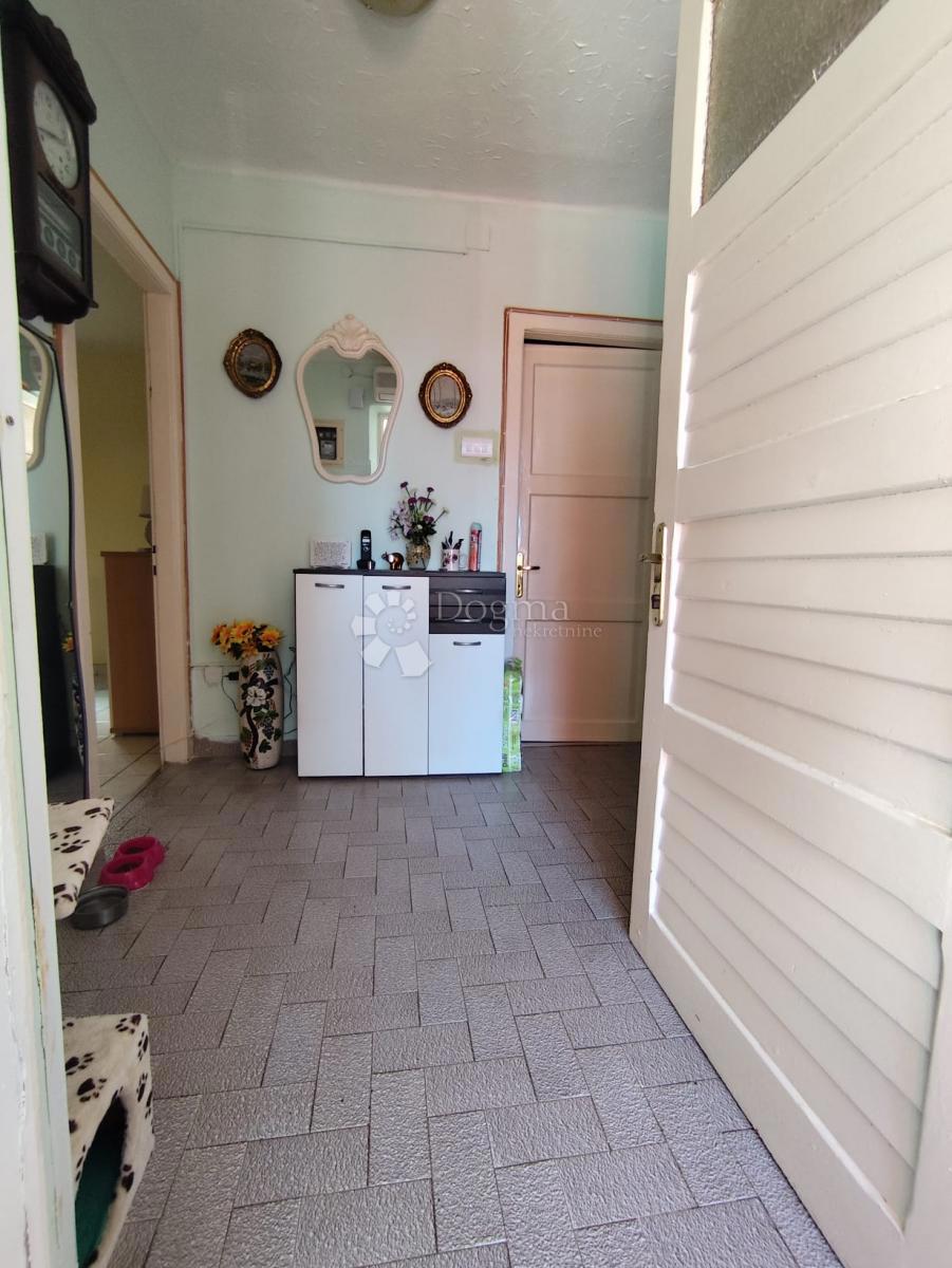 Allogio Baldekin, Šibenik, 58m2