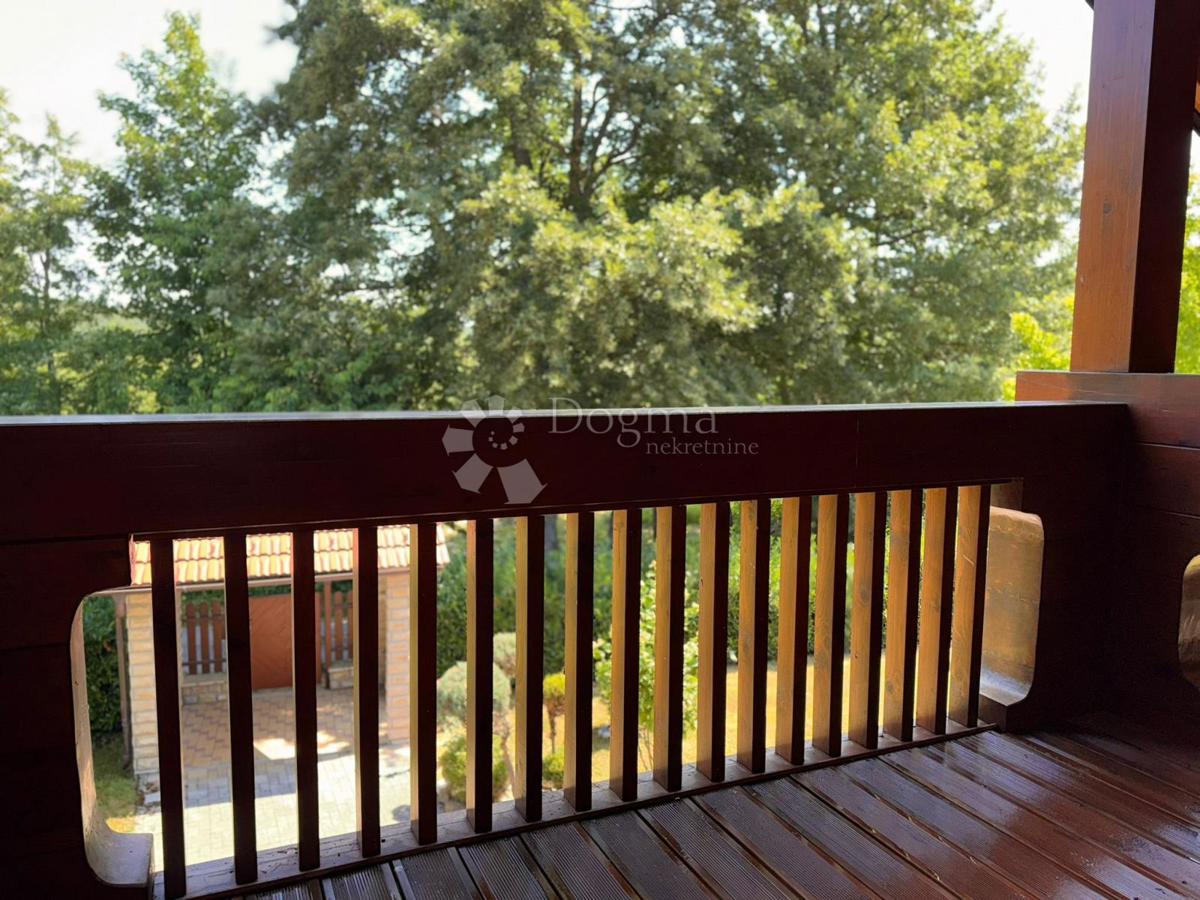 Casa Raduč, Lovinac, 350m2