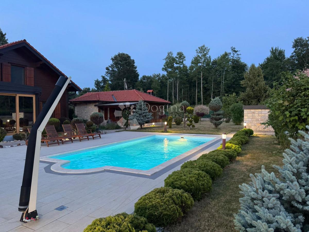 Casa Raduč, Lovinac, 350m2