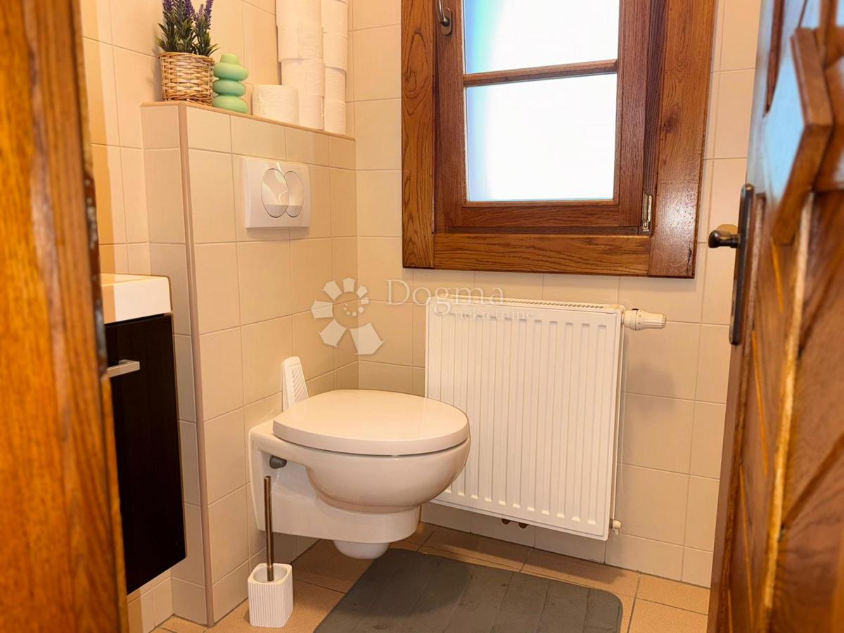 Casa Raduč, Lovinac, 350m2