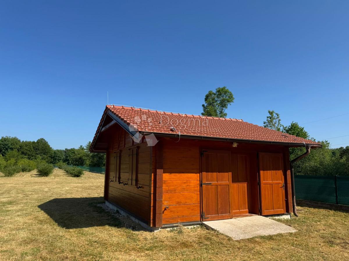 Casa Raduč, Lovinac, 350m2