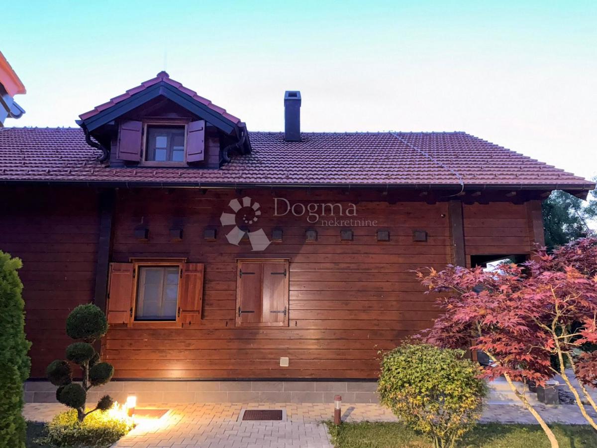 Casa Raduč, Lovinac, 350m2