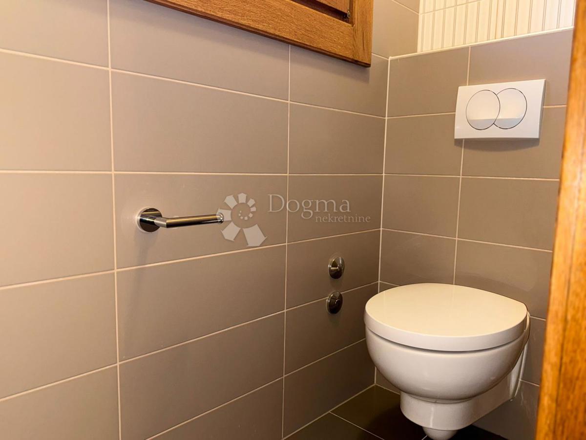 Casa Raduč, Lovinac, 350m2