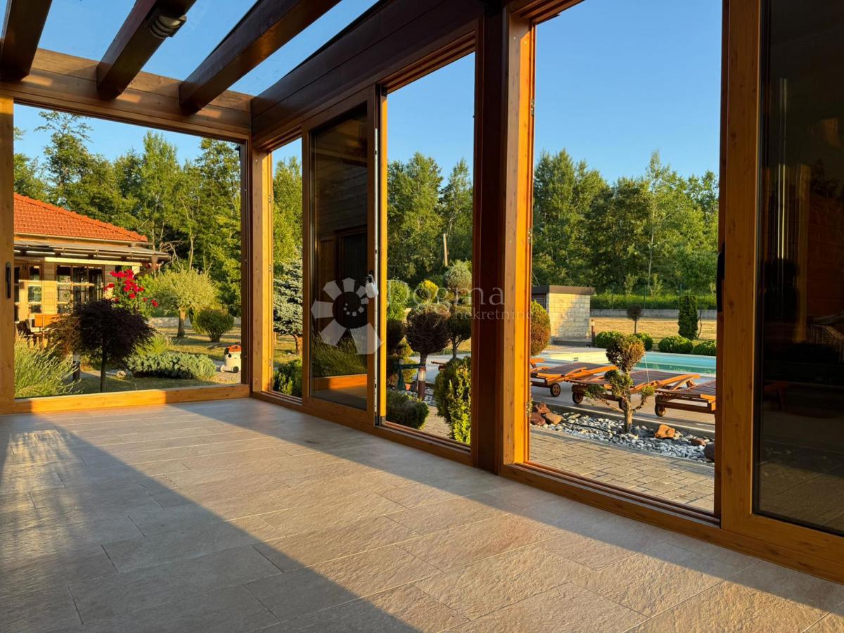 Casa Raduč, Lovinac, 350m2