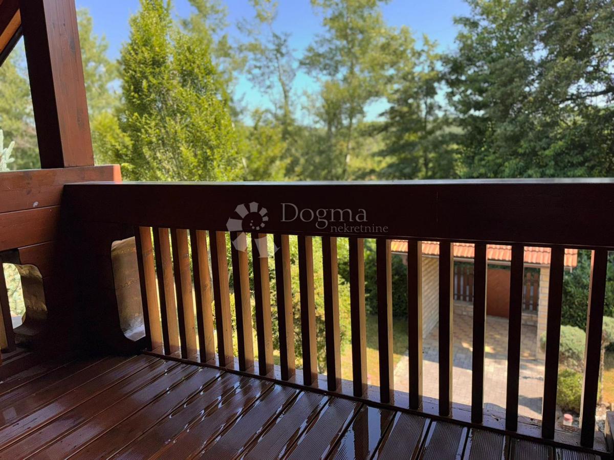 Casa Raduč, Lovinac, 350m2