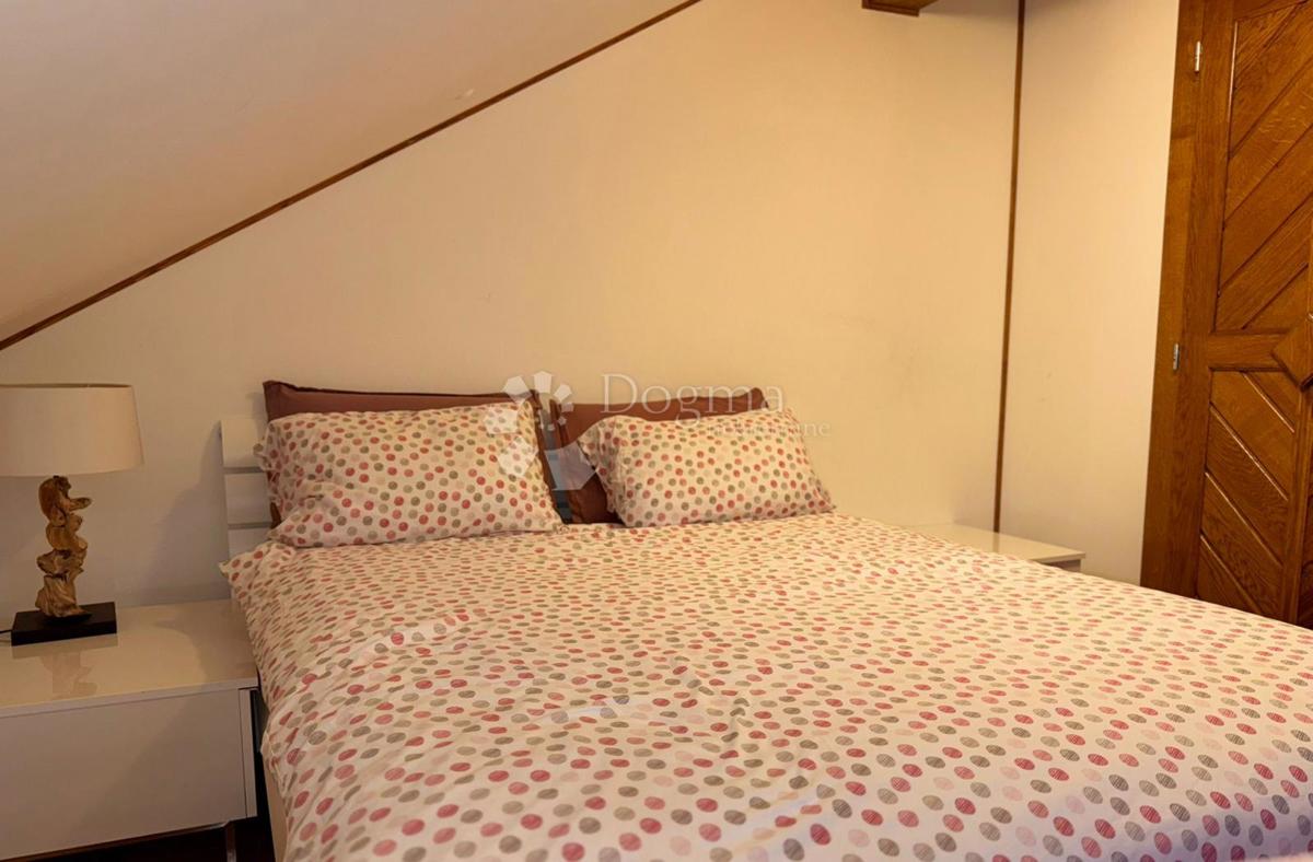 Casa Raduč, Lovinac, 350m2