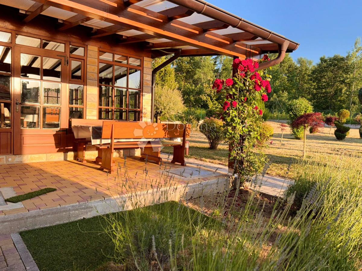 Casa Raduč, Lovinac, 350m2