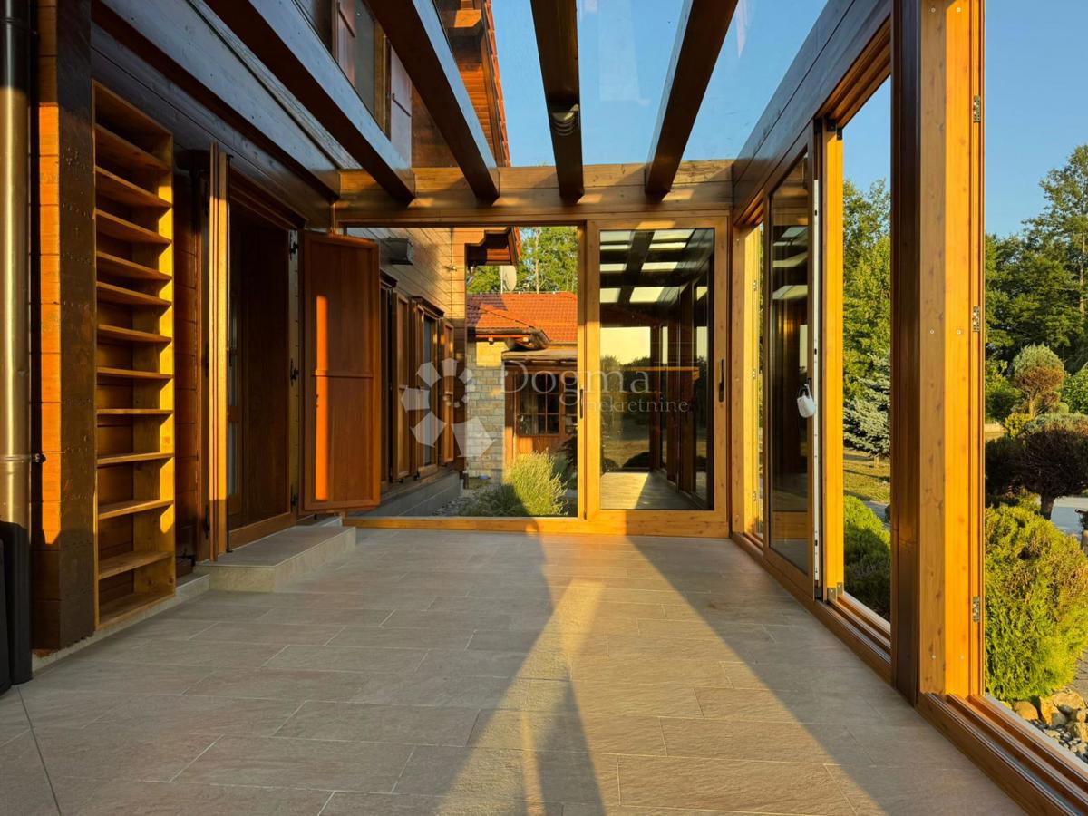 Casa Raduč, Lovinac, 350m2