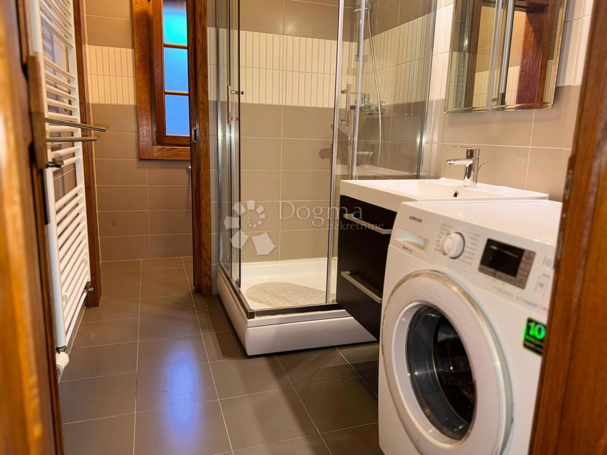 Casa Raduč, Lovinac, 350m2