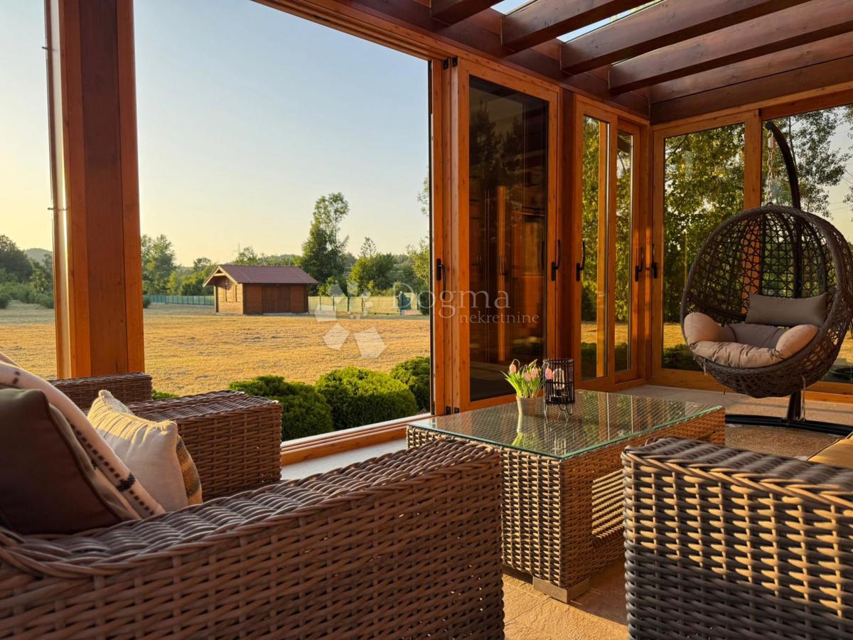 Casa Raduč, Lovinac, 350m2