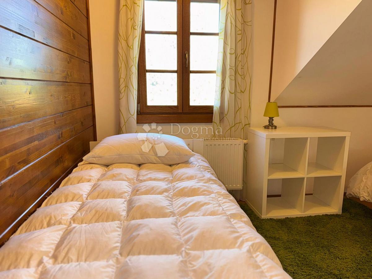 Casa Raduč, Lovinac, 350m2