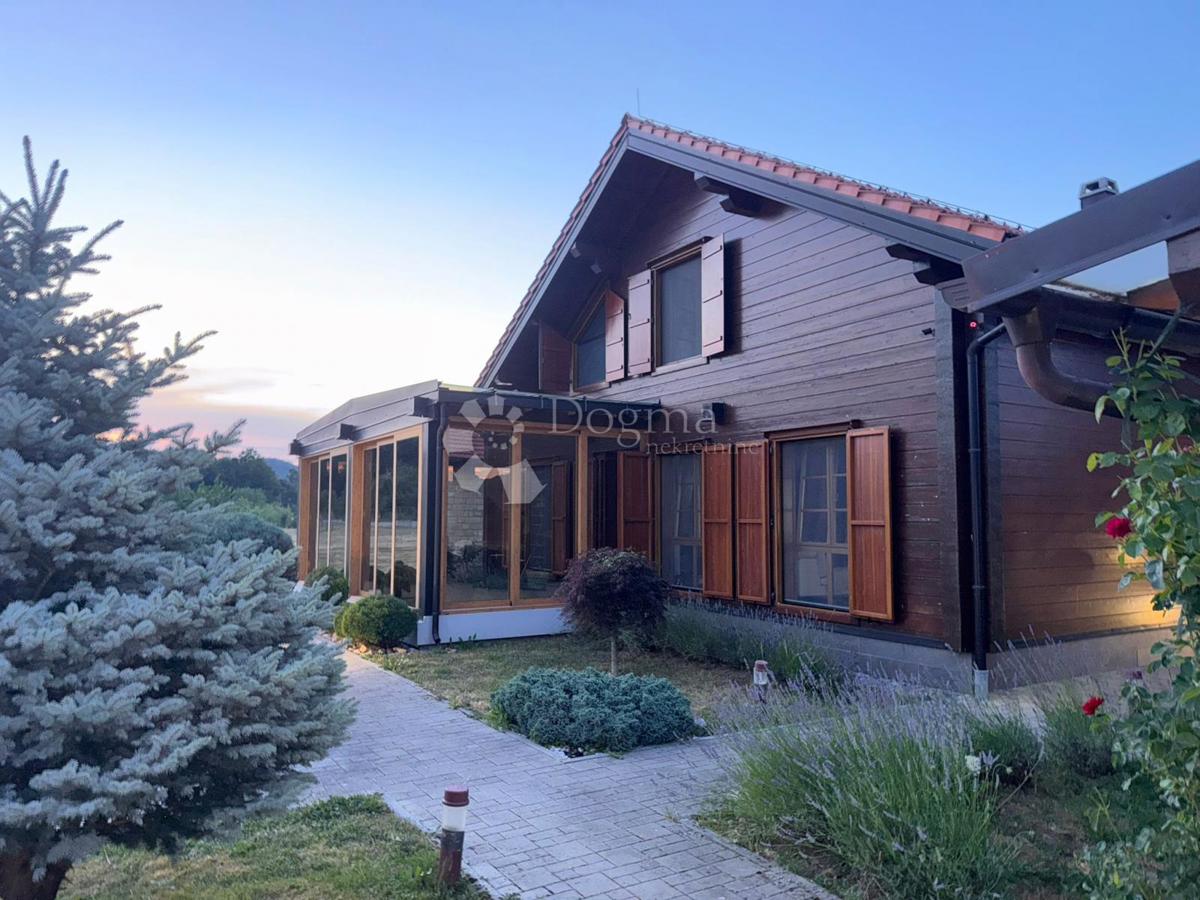 Casa Raduč, Lovinac, 350m2