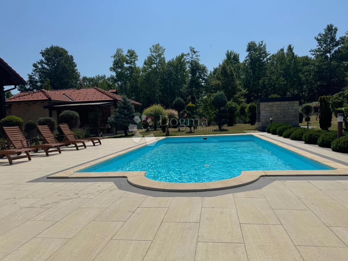 Casa Raduč, Lovinac, 350m2