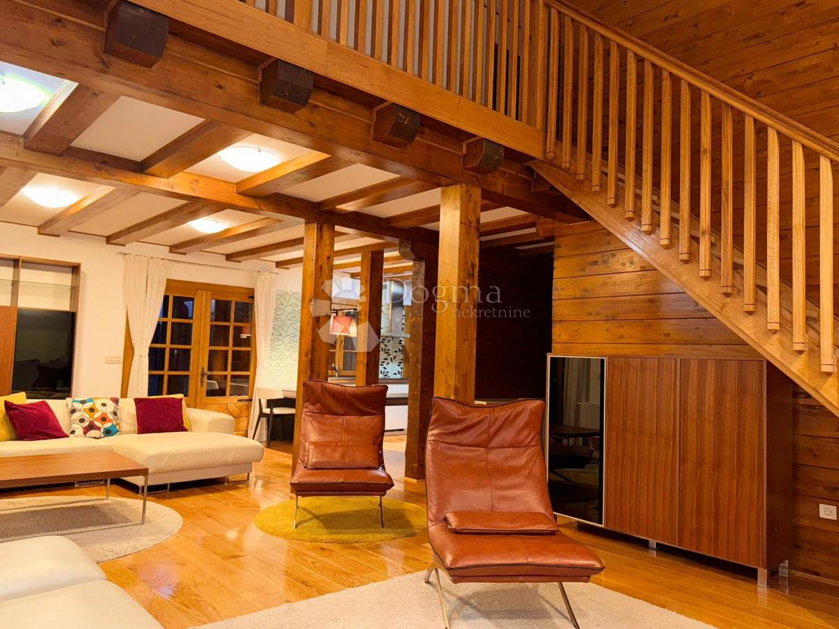 Casa Raduč, Lovinac, 350m2