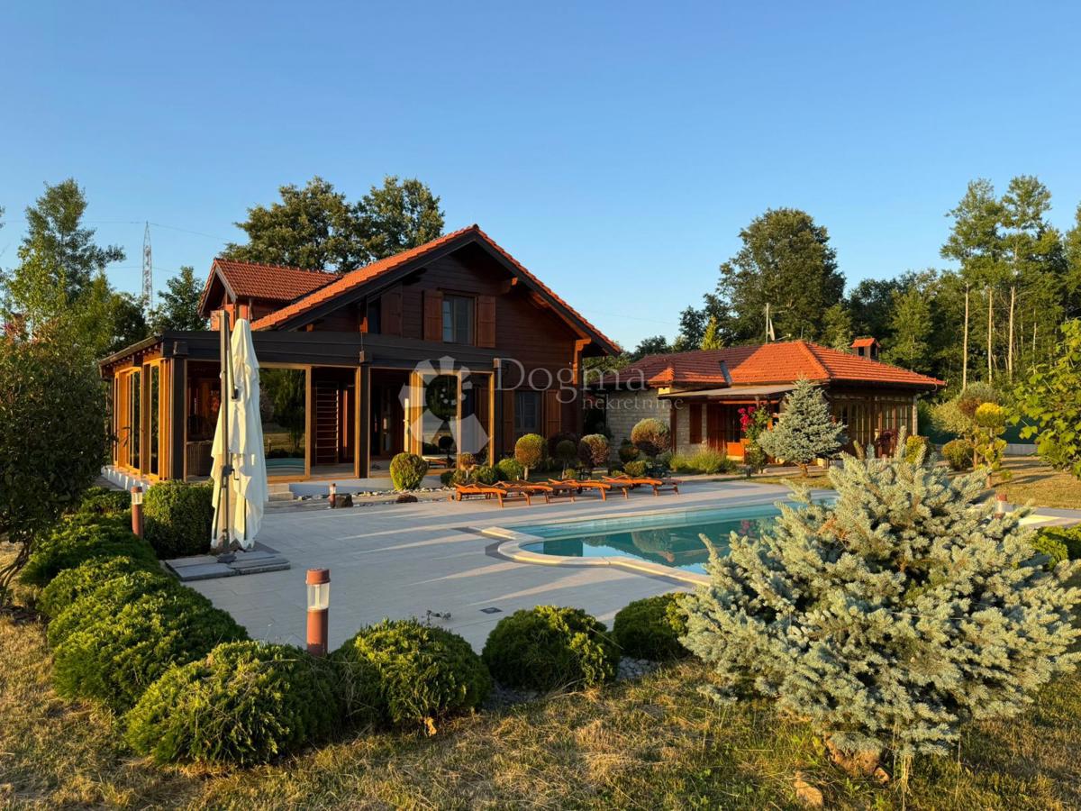 Casa Raduč, Lovinac, 350m2