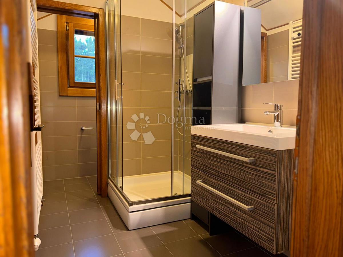 Casa Raduč, Lovinac, 350m2