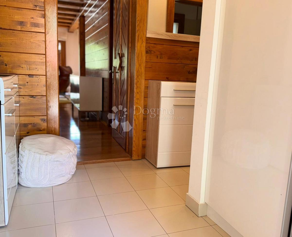 Casa Raduč, Lovinac, 350m2