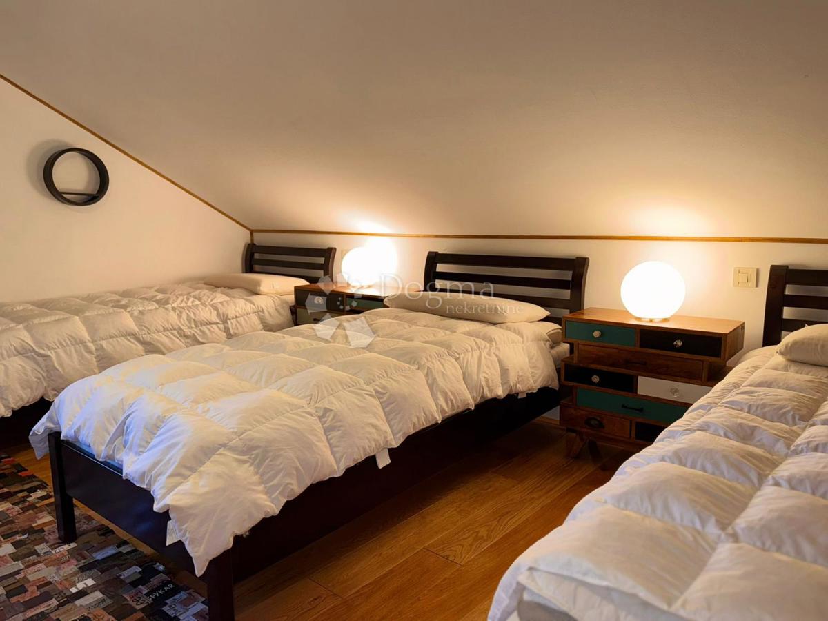 Casa Raduč, Lovinac, 350m2