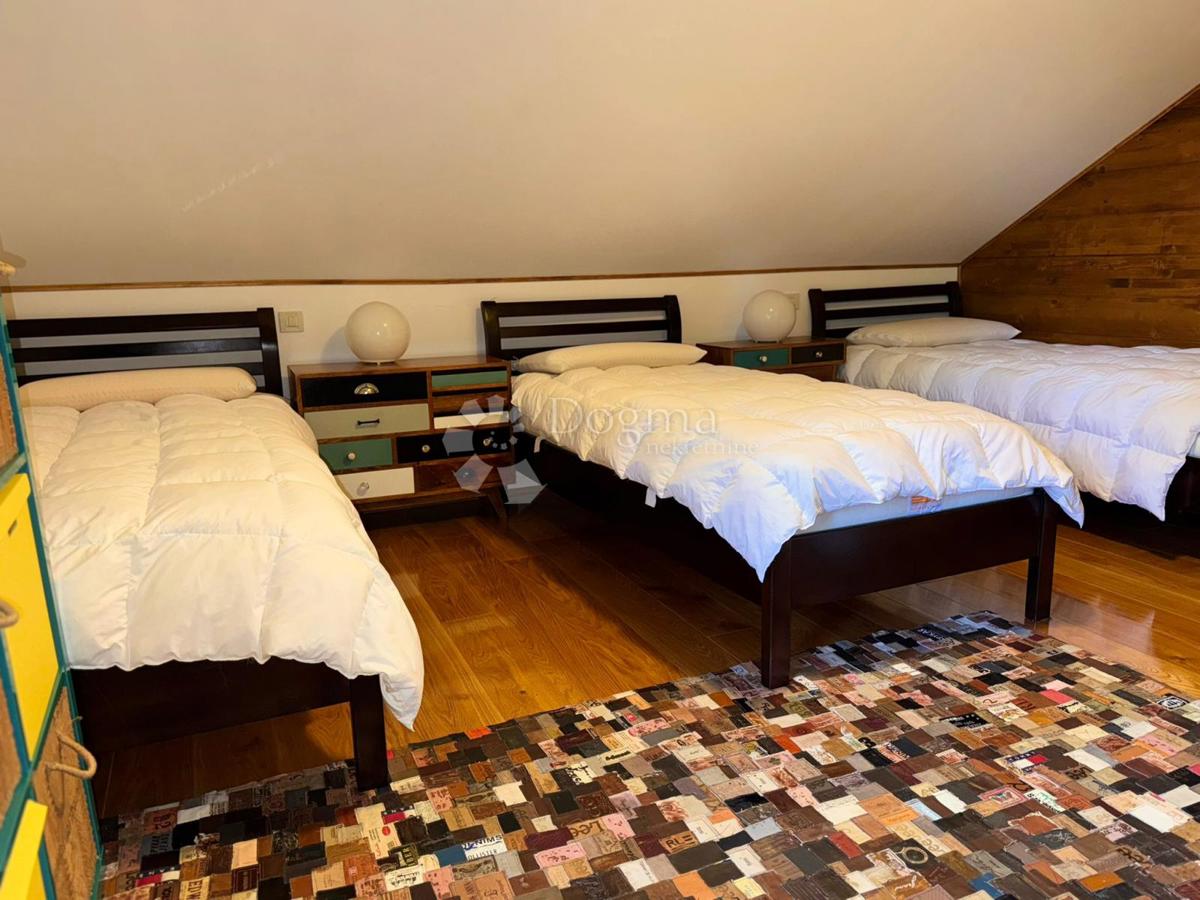 Casa Raduč, Lovinac, 350m2