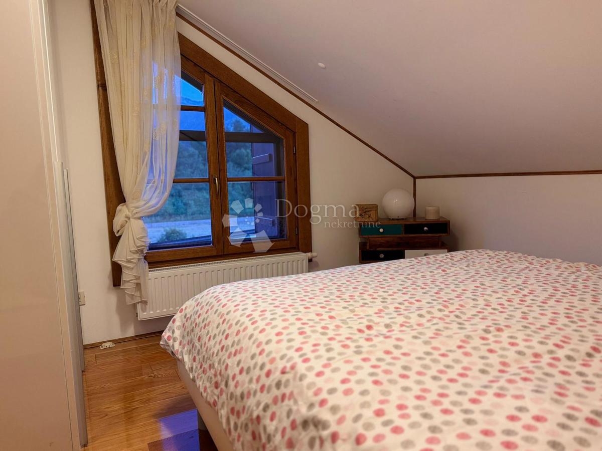 Casa Raduč, Lovinac, 350m2