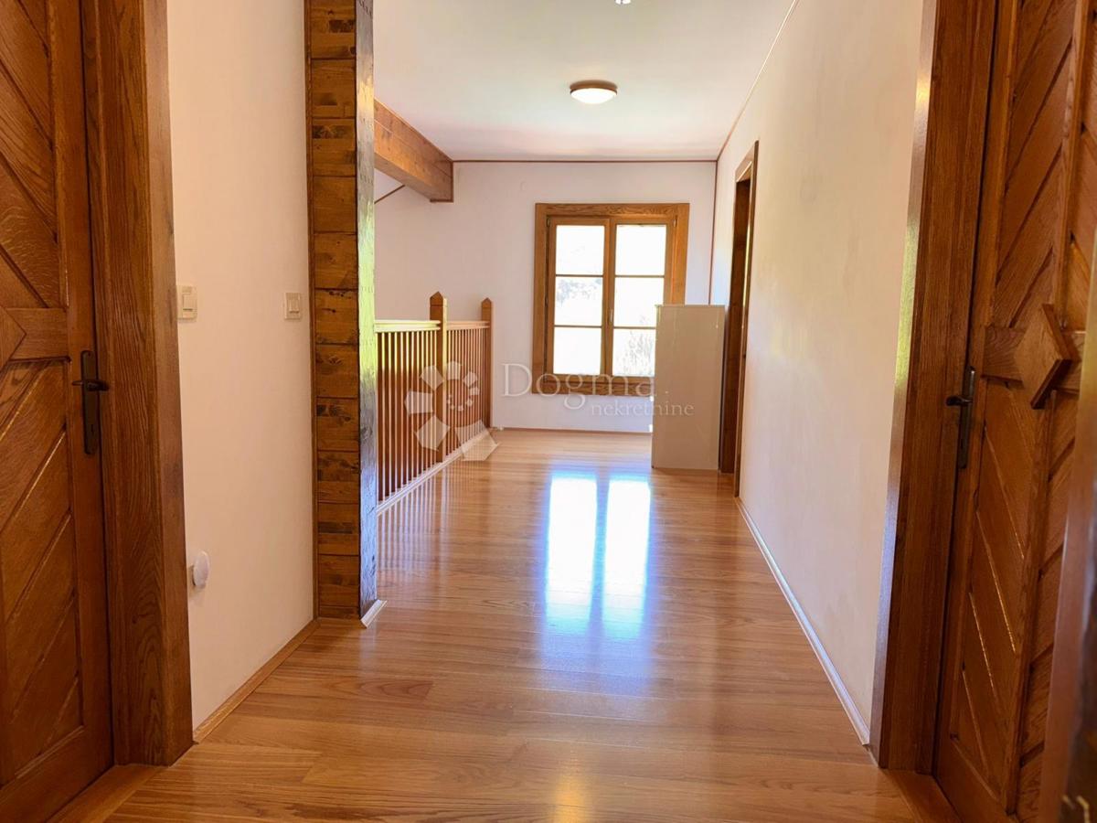 Casa Raduč, Lovinac, 350m2