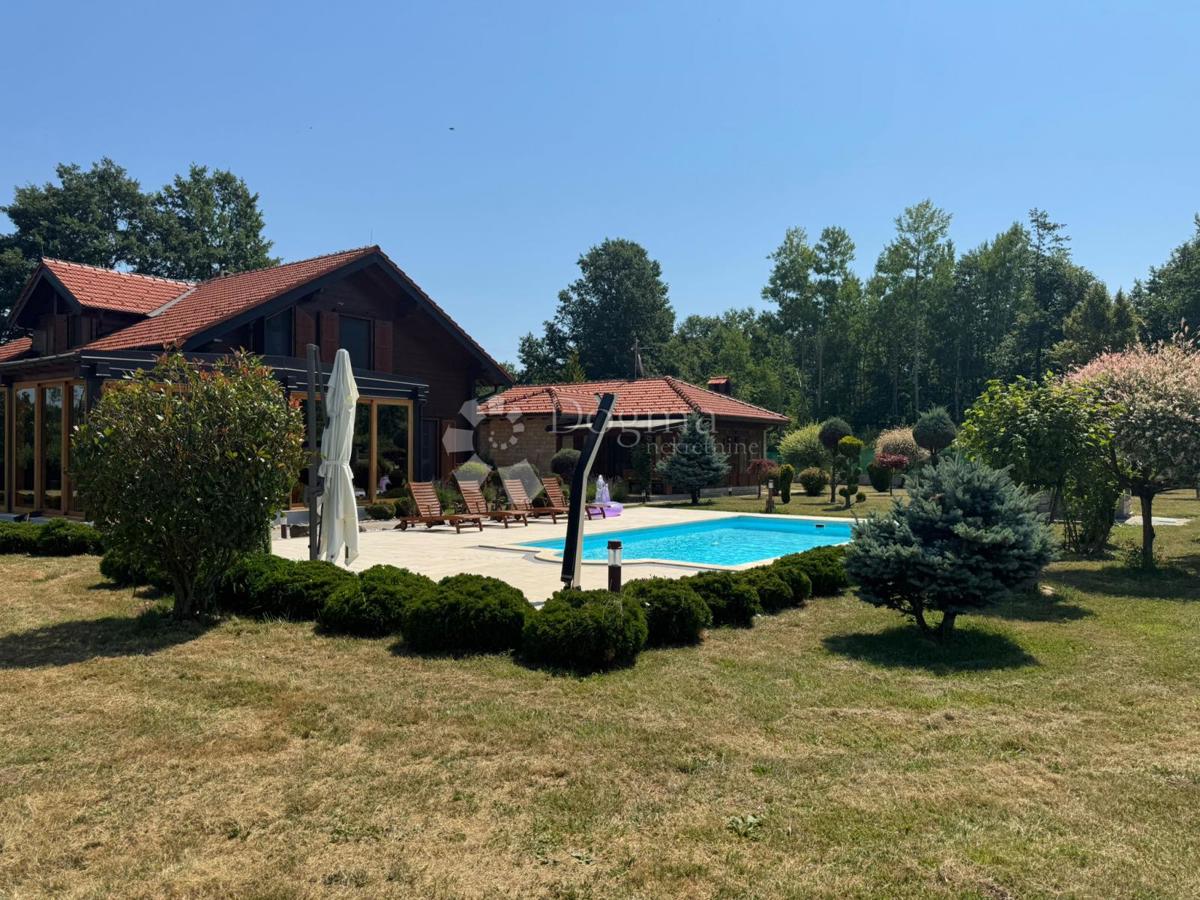 Casa Raduč, Lovinac, 350m2