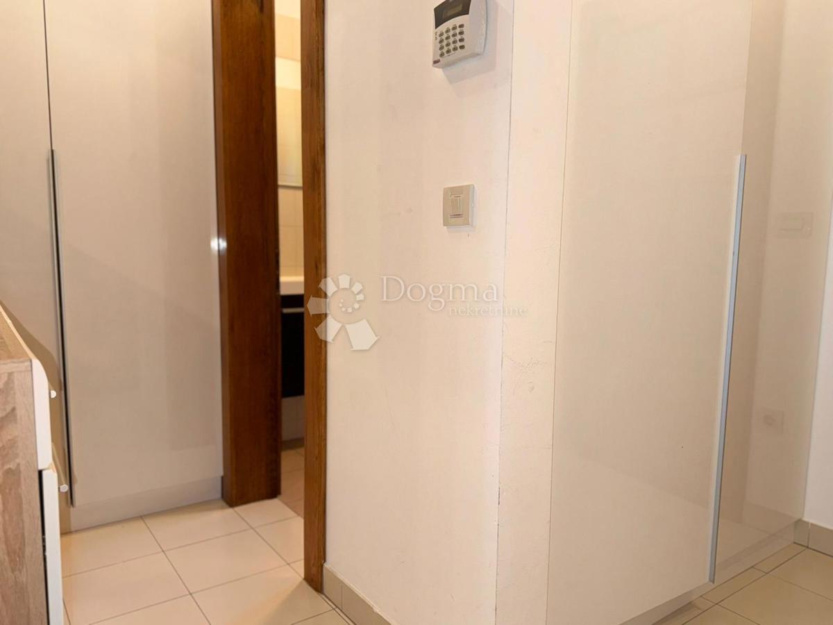 Casa Raduč, Lovinac, 350m2