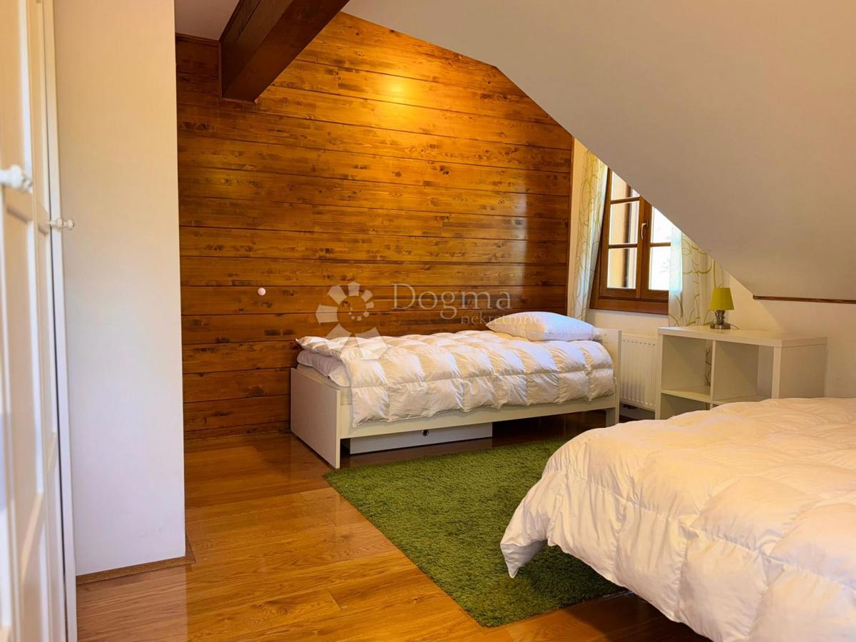 Casa Raduč, Lovinac, 350m2