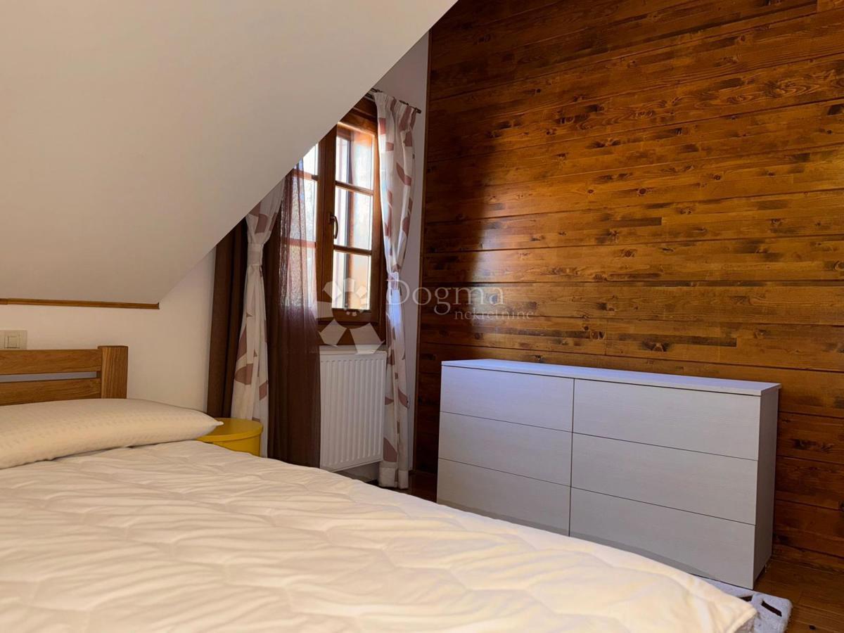 Casa Raduč, Lovinac, 350m2